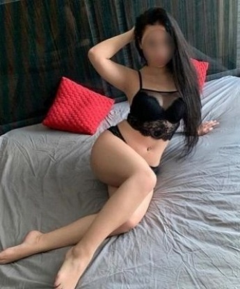 Блондинка с аппетитной фигурой готова исполнить твои желания и фантазии. Жду встречи с тобой для незабываемого времяпровождения. 3997, 28 лет